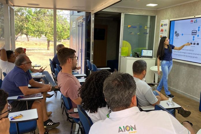 Carreta-escola aporta em Delmiro Gouveia para cursos de capacitação em energia solar