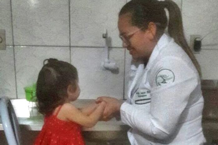 Queimaduras em crianças: O que fazer? Enfermeira orienta.