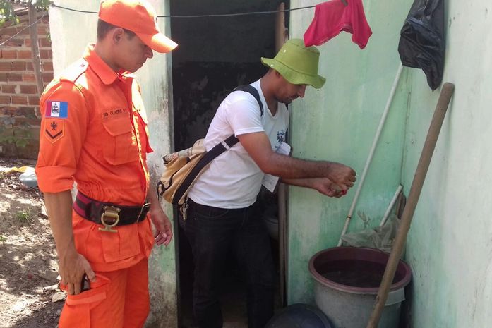 Agentes realizam mutirão contra o Aedes aegipty em Limoeiro