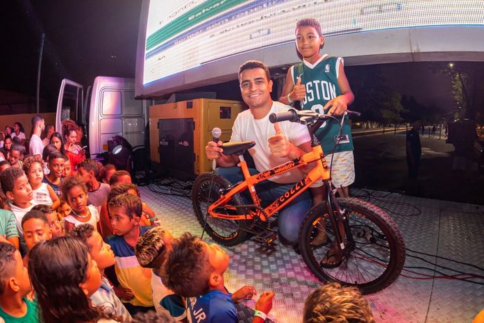 Cine Massa atrai multidão no Vergel do Lago com lazer e diversão