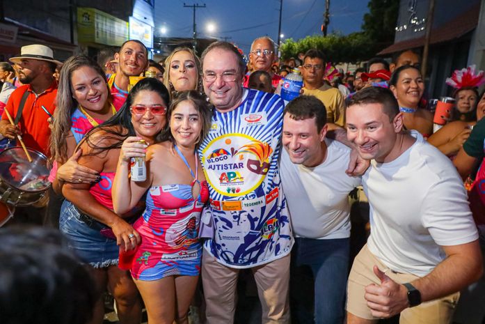 Prefeito Luciano destaca animação do Folia de Rua e organização do evento

