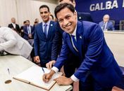 ”Nada vai parar. É hora de acelerar”, diz Rodrigo Cunha ao tomar posse como prefeito de Maceió