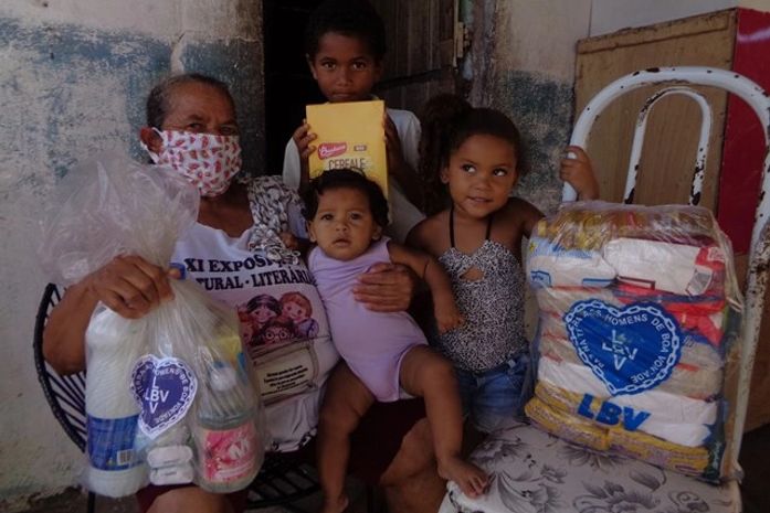 LBV beneficia famílias de comunidades vulneráveis em Arapiraca/AL com alimentos e material de limpeza