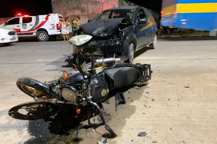 Colisão entre moto e carro deixa motociclista ferido em Marechal Deodoro