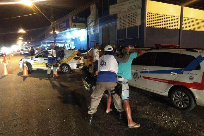 Lei Seca flagra 14 motoristas inabilitados em Maceió