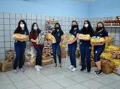 Mais de 3,5 toneladas de alimentos e 3 mil itens de higiene são arrecadados durante gincana escolar