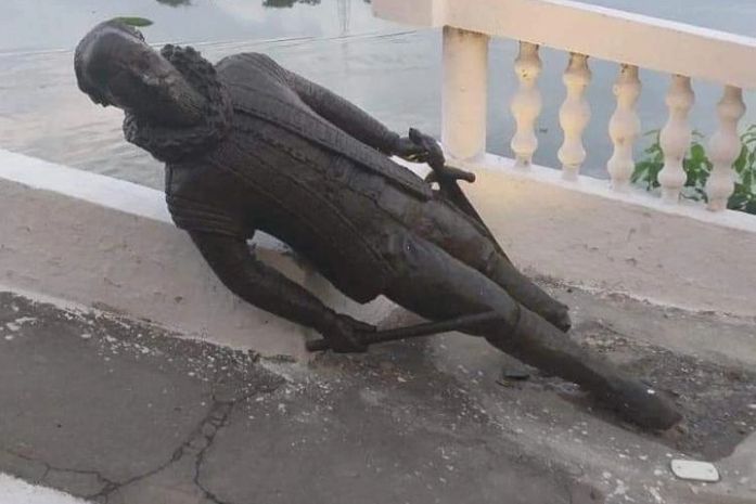 Prefeito de Penedo lamenta ato de vandalismo em estátua e diz que culpados serão punidos