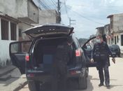 Adolescente havia fugido de casa e foi encontrada em residência na companhia do homem, no bairro do Tabuleiro do Martins.