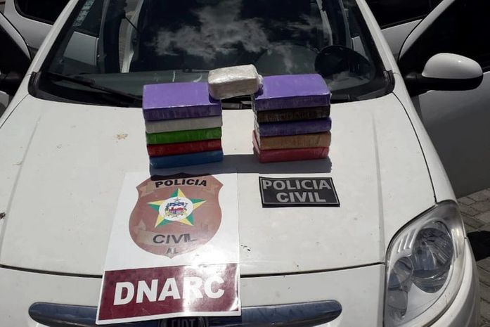 PC apreende mais de 10 quilos de cocaína dentro de veículo abandonado em Maceió