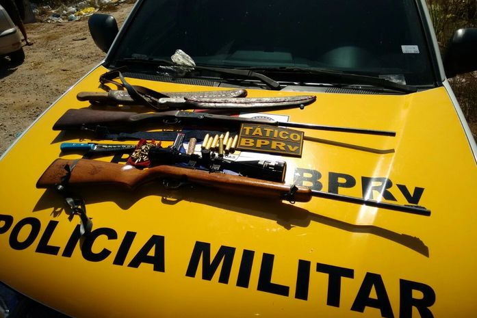 Armas de fogo foram apreendidas dentro de veículo, na AL-105