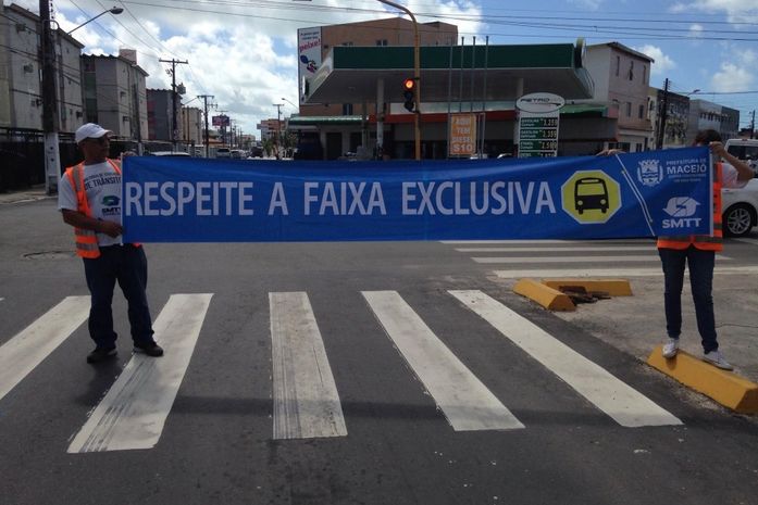 SMTT promove ações educativas na faixa exclusiva