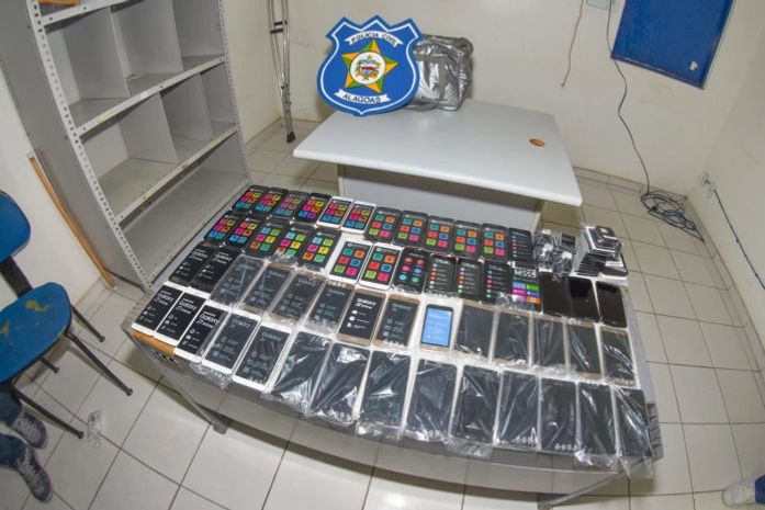 Aparelhos celulares apreendidos com integrantes de quadrilha