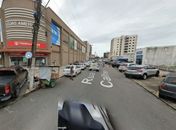 Poste é derrubado e deixa parte da região sem energia no Farol, em Maceió
