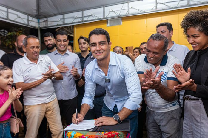 Prefeito JHC assina ordem de serviço para pavimentação da 18 ruas no Santos Dumont