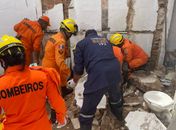 Parede de residência desaba e deixa pedreiro ferido no Centro de Maceió; Bombeiros são acionados