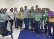 Márcio Lima (centro) depois de reunião com os agentes