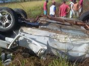 Duas pessoas morrem em acidente na BR-101; passageiros de veículo foram arremessados