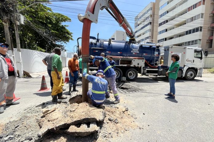 Prefeitura de Maceió retira mais de 300 toneladas de entulhos da rede de drenagem em novembro