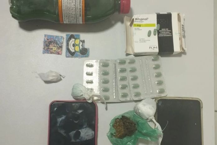 PC prende em flagrante homem e mulher por tráfico de drogas na Ponta Verde