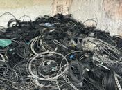 Projeto retira 80 toneladas de fiação obsoleta  dos postes de Maceió
