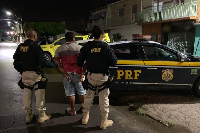 Homem é acusado de degolar uma pessoa na cidade de Picos, no Piauí.