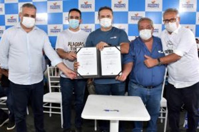 Renan Filho encerra 11º Governo Presente autorizando Cisp e pavimentação de ruas em Paripueira