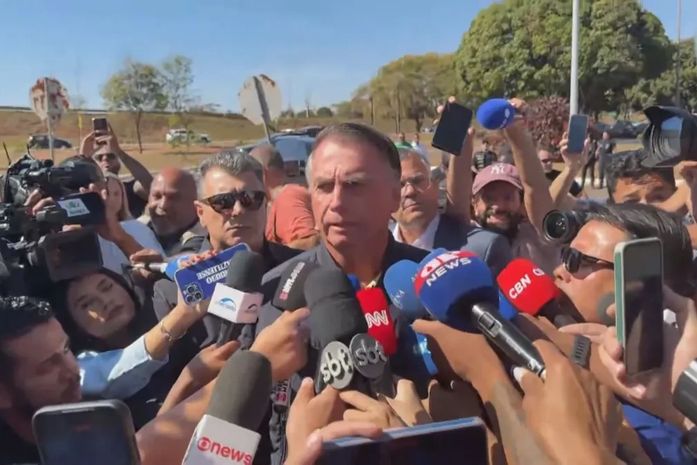 'Suprema humilhação', diz Bolsonaro sobre tornozeleira eletrônica