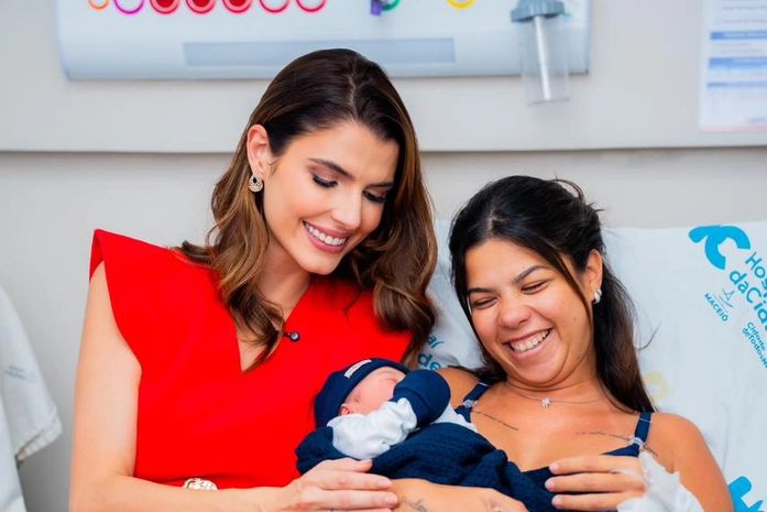 Marina Candia visita mães no Hospital da Cidade e entrega kits maternidade