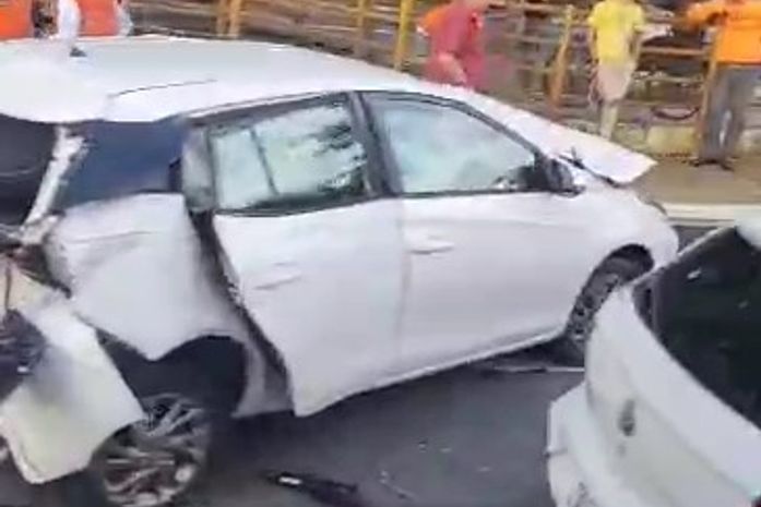 Engavetamento envolvendo cinco veículos deixou trânsito lento na parte alta de Maceió