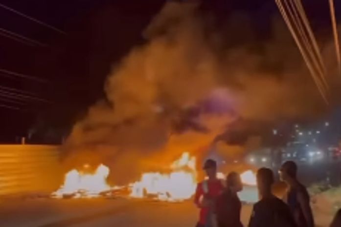 Protesto por falta d’água interdita trecho da AL-101 Norte, em Maceió