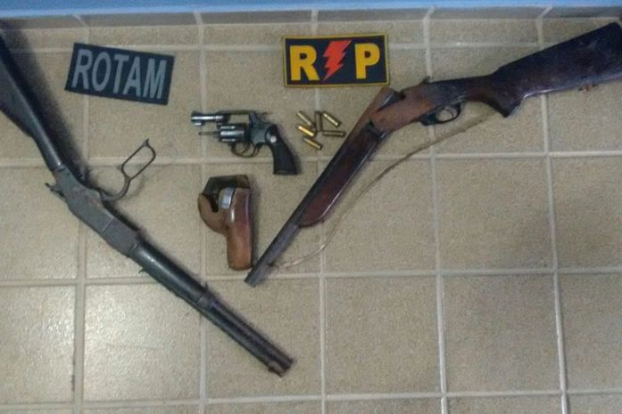 Material apreendido com os suspeitos