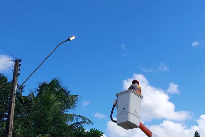 Com recursos próprios do município, SIPE já instalou mais de três mil lâmpadas de LED em Penedo