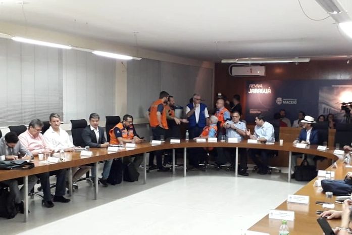 Geólogos estiveram reunidos com membros da Prefeitura