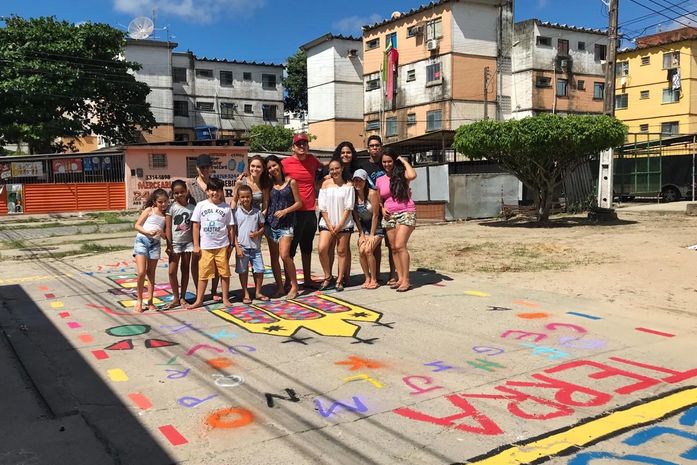 Projeto de extensão traz cor e alegria para calçadas