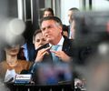 Bolsonaro quer um pix para pagar advogados e bancar a vadiagem do filho nos EUA