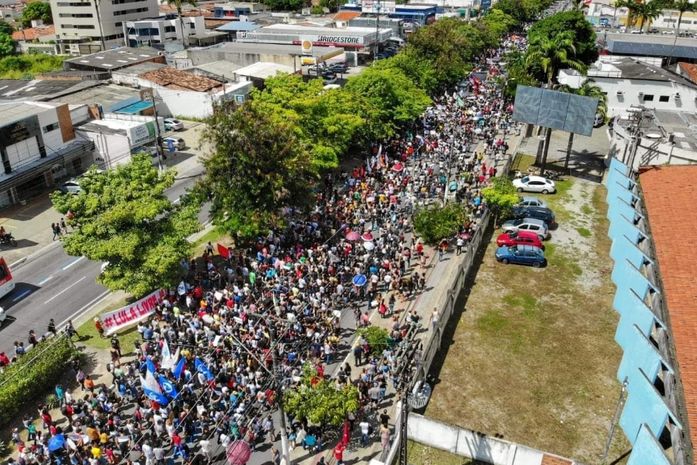 Manifestação reuniu milhares de pessoas em Maceió