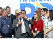 Com Lula, PDT oficializa apoio à reeleição do petista em convenção