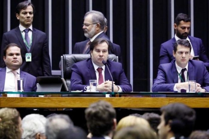 Plenário aprova idade menor para aposentadoria de professor