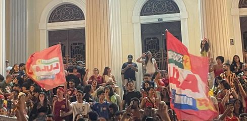 Vitória de Lula no 2º turno mobiliza apoiadores em festa concentrada no Jaraguá, em Maceió