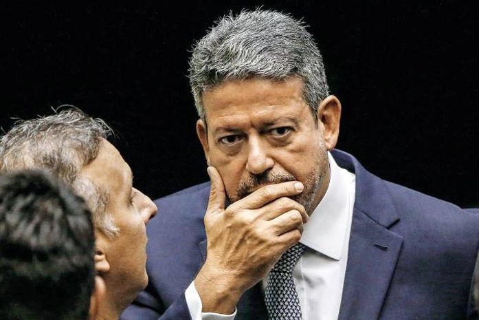 Na Veja, ex-mulher detona Arthur Lira com denúncia de fortuna à base de propina