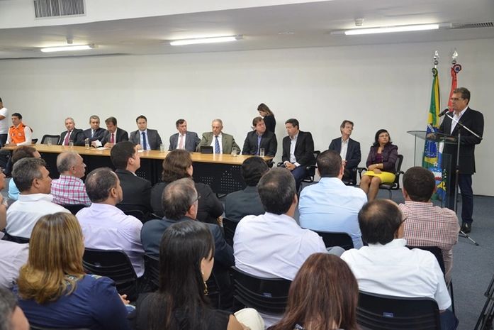 Prefeitos e governo vão discutir melhor modelo para distribuição de água
