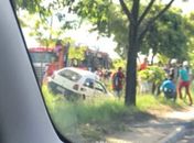 Carro capota na Durval de Góes Monteiro e deixa um ferido