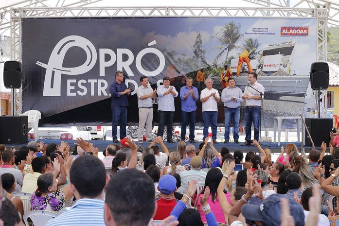 Renan Filho (PMDB) esteve em Igaci assinando a ordem de serviço do Programa Estadual de Estradas - "Pró-Estrada".