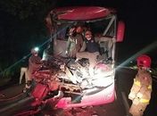 Colisão entre carreta e ônibus 