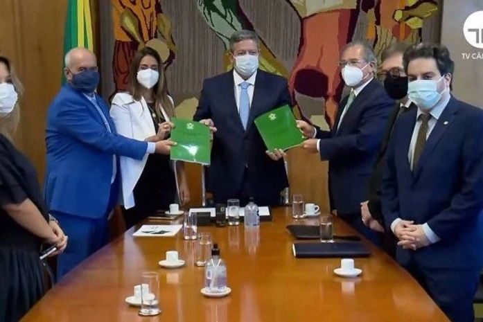 Reforma tributária deve ser aprovada esse ano para evitar polarização em 2022, diz Lira