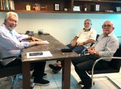 Paulão durante encontro com presidente do Sindicato dos Radialistas de Alagoas, Paulo Guedes.