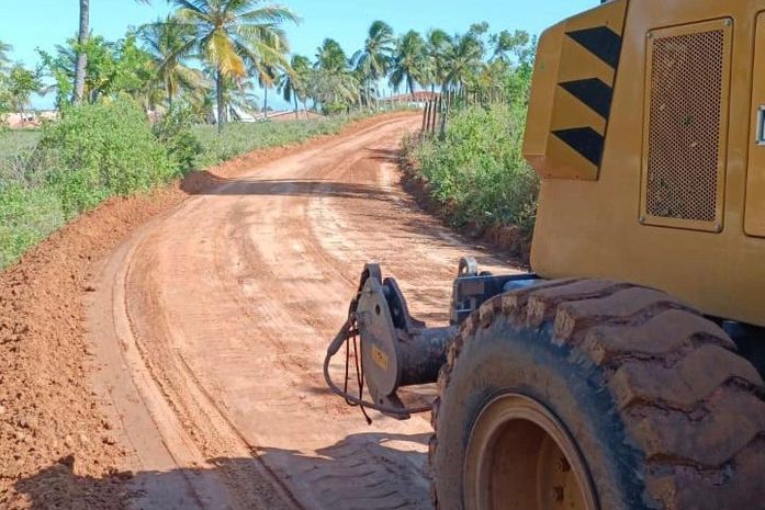 Prefeitura realiza a manutenção na estrada do povoado Potengy após forte chuvas