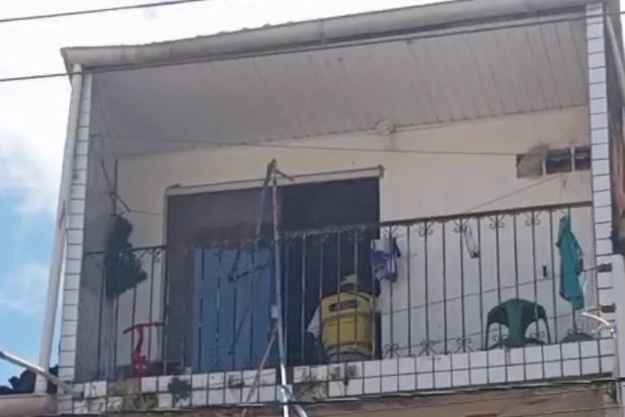 Mulher morre após sofrer descarga elétrica durante limpeza no Jacintinho