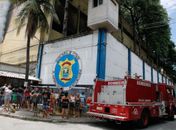 Bombeiros controlam incêndio em presídio no Rio