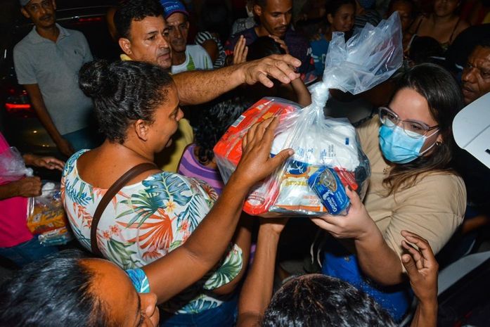 Renata Bittencourt vem se destacando através do seus projetos sociais nas comunidades carentes de Maceió